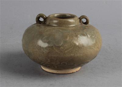 Kleine Seladon glasierte Vase, - Asiatische Kunst