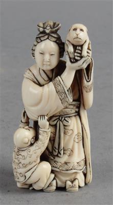 Netsuke einer Frau mit karako und Hündchen, - Antiquariato