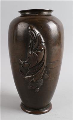 Bronzevase, - Asiatische Kunst