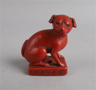 Negoro Lack Netsuke eines sitzenden Hundes, Japan, 19. Jh.,, - Asiatische Kunst