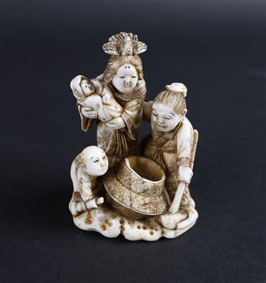 Netsuke einer Mutter mit Kindern, - Starožitnosti