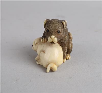 Netsuke eines Hundes mit einem Welpen, Japan, 19. Jh., - Asiatische Kunst