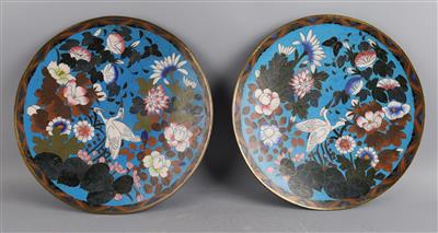 Paar Cloisonné Teller, - Asiatische Kunst