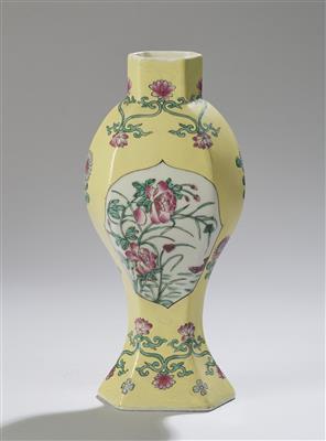 A ‘Famille Rose’ Vase, China, 18th-19th Century, - Asijské umění