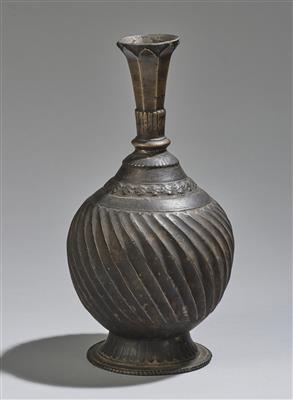 Flaschenvase, Nordindien, 16./17. Jh., - Asiatische Kunst