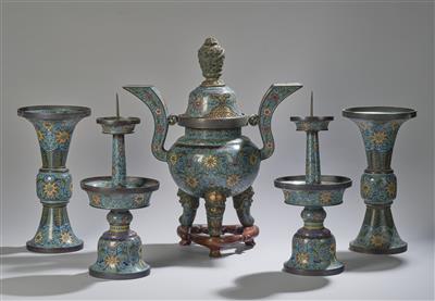 A Five-Piece Cloisonné Altar Set, China, 19th Century, - Asijské umění