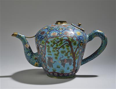 A Large Cloisonné Hot Water Jug, China, Late Qing Dynasty, - Asian Art