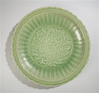 A Large Longquan Celadon Glazed Plate, - Asian Art