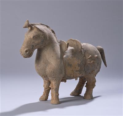 Mongolisches Pony mit Sattel, China, Han/Westliche Jin Dynastie, - Asiatische Kunst