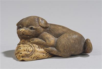 A Netsuke of a Puppy with Awabi Shell, Japan, 19th Century, - Asijské umění