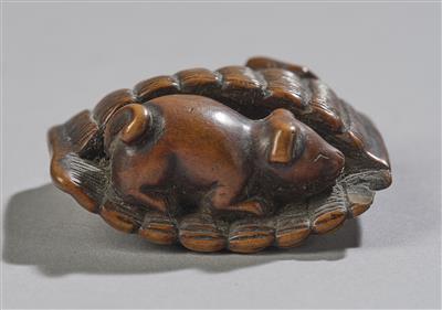 A Netsuke of Two Puppies in a Straw Mat, Japan, Edo Period, Mid-19th Century, - Arte Asiatica