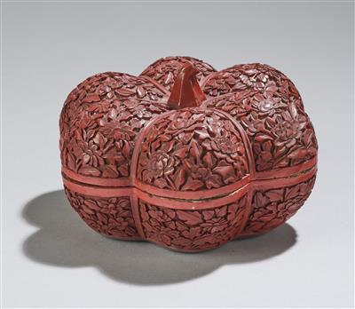 A Red Lacquer Box in the Shape of a Pumpkin, China, Republic Period, - Arte Asiatica