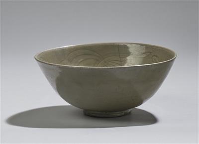 A Celadon Glazed Bowl, China, Song Dynasty, - Arte Asiatica