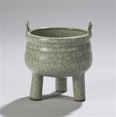 A Celadon Glazed Censer, Ding Shape, China, 18th Century or Earlier, - Asijské umění