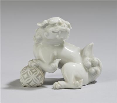 A Shishi with Ball, Hirado, Japan, 19th Century, - Arte Asiatica