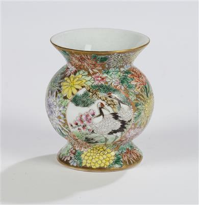 Kleine Mille fleurs Vase, China, unterglasurblaue Sechszeichen Marke Guangxu, späte Qing Dynastie/Republik Periode, - Asian Art