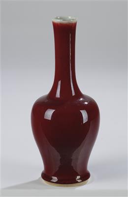 Ochsenblut glasierte Vase, China, unterglasurblaue Sechszeichen Marke Kangxi, 19. Jh., - Asijské umění