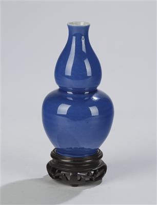 Vase in Kalebassenform, China, späte Qing Dynastie, - Arte Asiatica