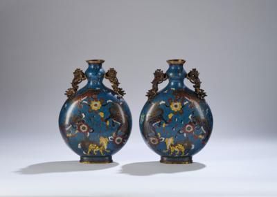 Paar Cloisonné Moon Flask Vasen, China, 18./19. Jh., - Asian Art