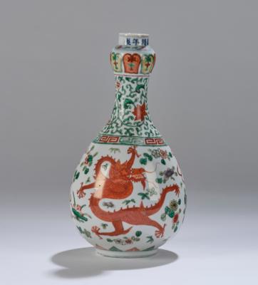 Wucai 'Drachen'- Vase, China, unterglasurblaue Sechszeichen Marke Jiajing, Republik Periode, - Asijské umění