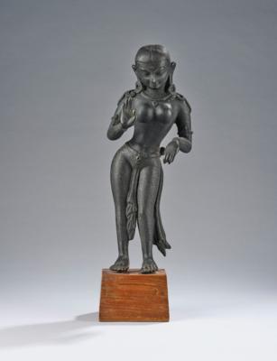 Bronzefigur der stehenden Tara, Nepal oder Indien, - Asijské umění