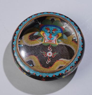 Cloisonné Schale mit Drachendekor, China, Vierzeichen Marke Da Ming Nian Zao, 19. Jh., - Asian Art