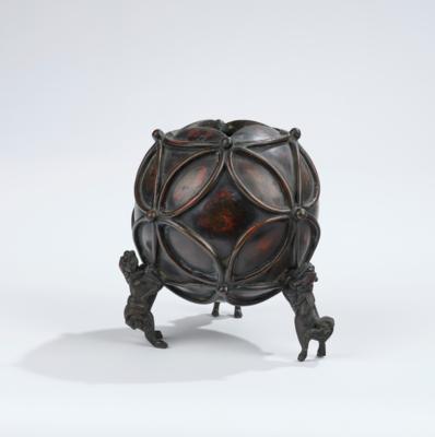 Bronze Räuchergefäß getragen von drei shishi, Japan, 19. Jh., - Arte Asiatica