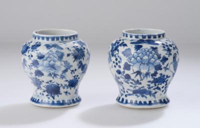 Paar blau-weiße Vasen, China, 19. Jh., - Asian Art
