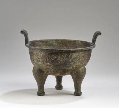 Bronze Gefäß auf drei Beinen, ding, China, im archaischen Stil, wohl Ming Dynastie, - Asiatische Kunst