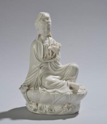 Dehua Blanc de Chine Figur des Guanyin, China, 19. Jh., - Asiatische Kunst