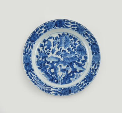 Blau-weißer Teller, China, Vierzeichen Marke Chenghua, 18. Jh., - Asiatische Kunst