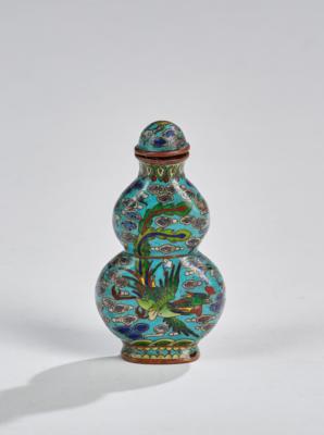 Cloisonné Snuff Bottle mit Drache und Phönix Dekor, China, um 1900, - Asiatische Kunst