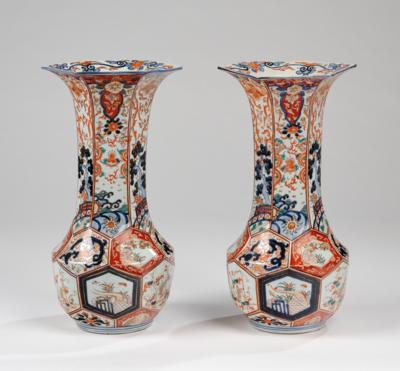 Paar Imari Vasen, Japan, 19. Jh., - Asiatische Kunst