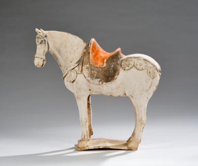 Pferd mit Sattel, China, Tang Dynastie (618-906), - Asiatische Kunst