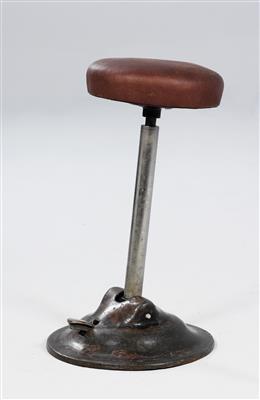 A tilting stool - Design