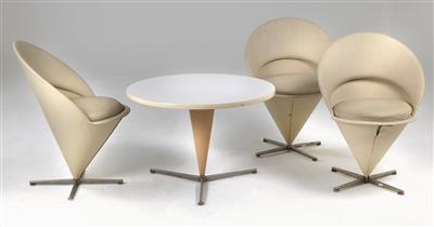 Gruppe aus drei "Cone"-Sessel Mod. K1 und einem "Cone"'-Tisch Mod. CH-304, Entwurf Verner Panton, - Design