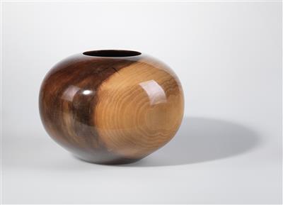 A rare bowl, designed and manufactured by Edward Moulthrop*, USA, c. 1980, - Design