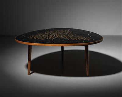 A unique “Dreirund” coffee table, designed by Max Bill - Design