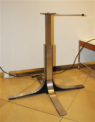 Tischgestell im Stile von Osvaldo Borsani, - Design im Sommer
