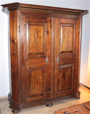 Provinzieller Spätbarockschrank, - Möbel und dekorative Kunst