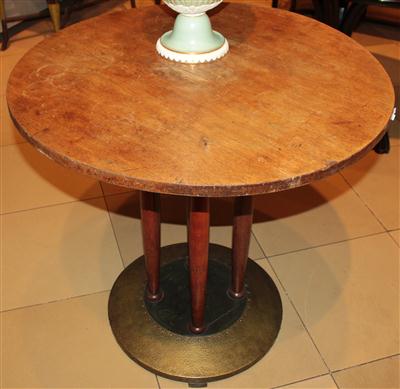 Runder Tisch Nr. 8091, - Möbel, Teppiche und dekorative Kunst