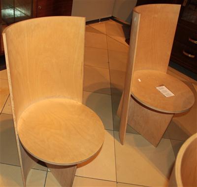 Zwei Stühle, - Mobili e tappeti
