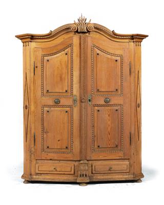 Provinziell-klassizistischer Schrank, - Furniture, carpets