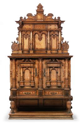 Halbschrank im Ulmer Frühbarockstil, - Nábytek, koberce