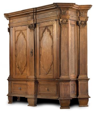 Monumentaler provinzieller Barockschrank, - Furniture, carpets