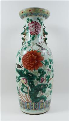 Famille rose Vase, - Möbel, Teppiche und dekorative Kunst