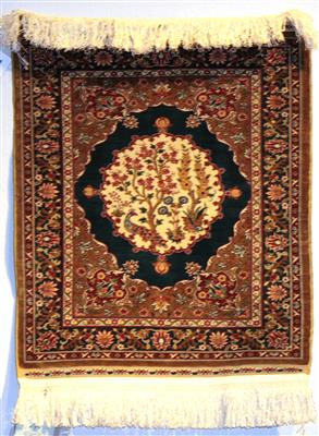 Hereke-Seide, - Furniture, carpets