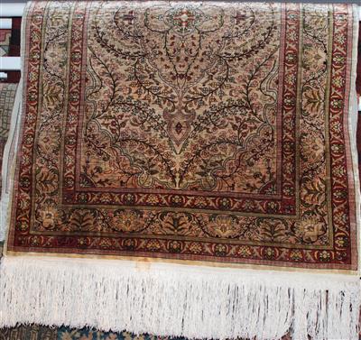 Hereke Seide, - Furniture, carpets