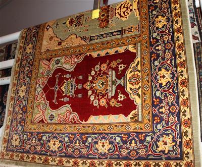 Hereke Seide, - Furniture, carpets