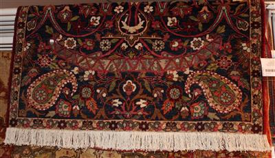 Kirman Satteldecke ca. 116 x 103 cm, - Furniture, carpets